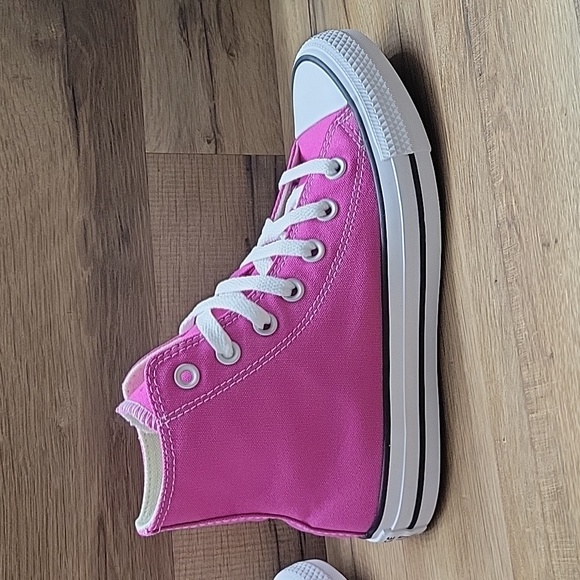 Converse high top Brand new. - Picture 8 of 11